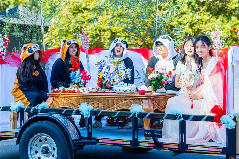 Schools celebrate homecomings